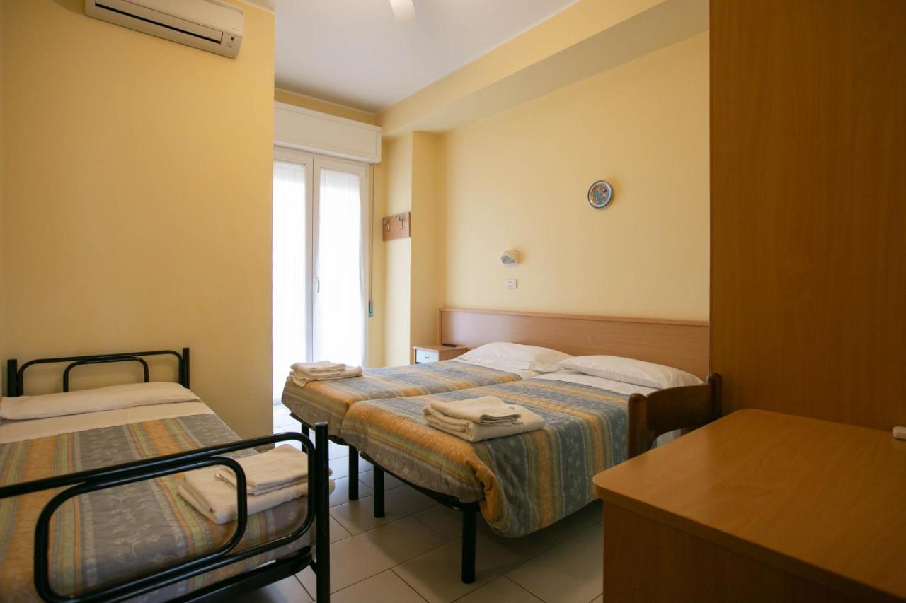 Hotel Valparaiso Rimini Exterior photo